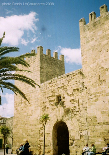 Portal de Moll Alcudia Mallorca