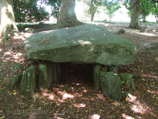 dolmen maison trouvee chapelle caro