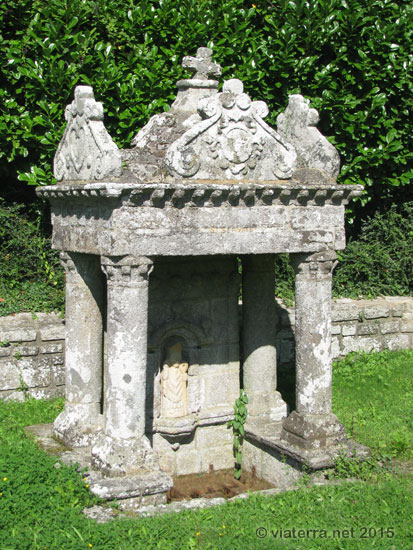fontaine trinite surzur