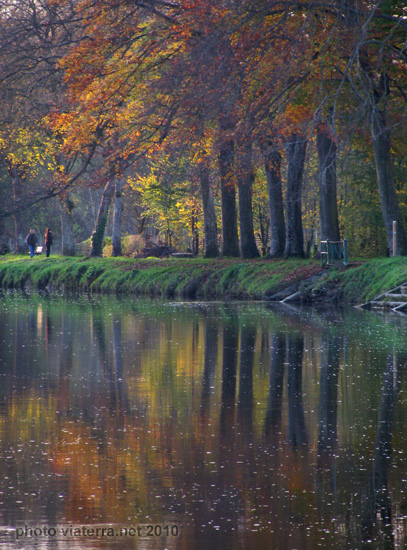 autumn canal nantes brest josselin
