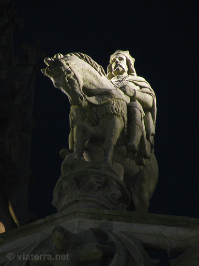 statue roi gradlon cathedrale quimper