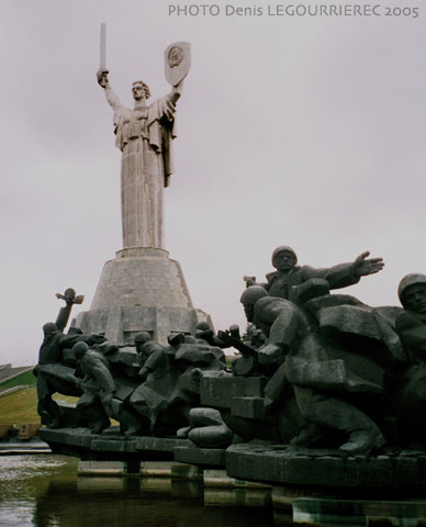 kiev statue of the motherland