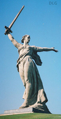 statue of motherland volgograd