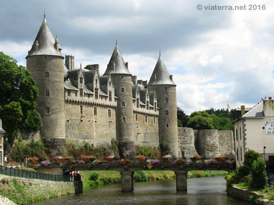Brittany : castles and manors