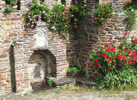 fontaine saint genou monterfil