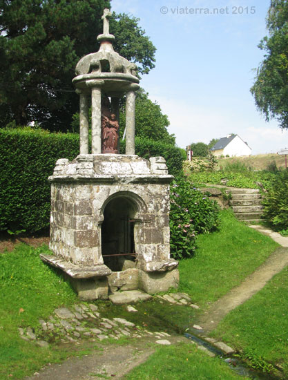 fontaine sainte anne leguerno