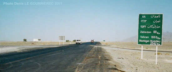Depuis la frontière avec le Pakistan, il y a beaucoup de chemin à travers l'Iran jusque la frontière turque