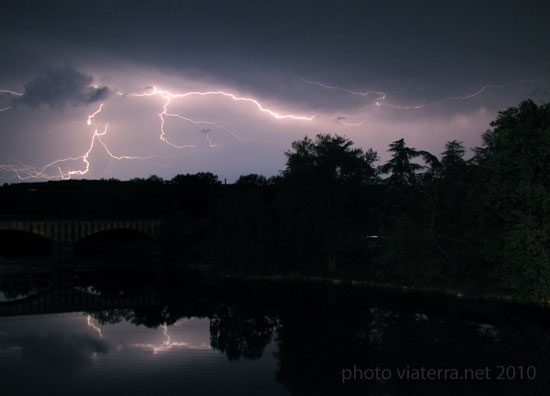 lightning bolt thunder strike flash
